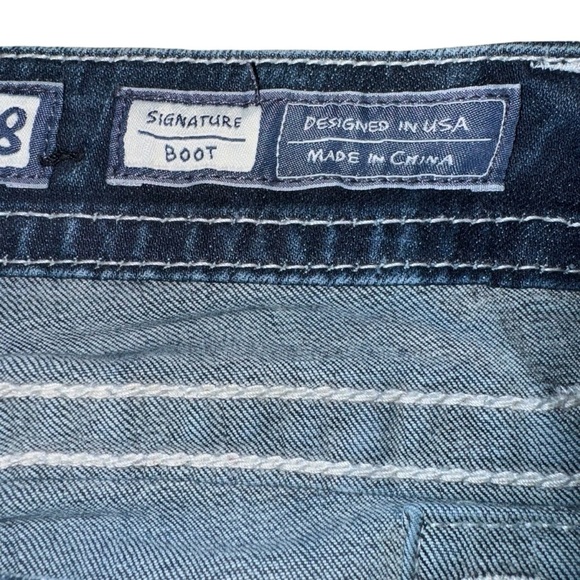 Miss Me Women’s Jeans SZ 28 Floral Fleur Boot Rhinestones Leather Rivets Fading - Picture 5 of 7